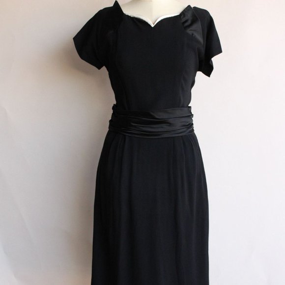 Vintage 1950s Dress / Black Rayon Dress With Cummerbund Belt and Sweetheart Neck - Picture 2 of 10